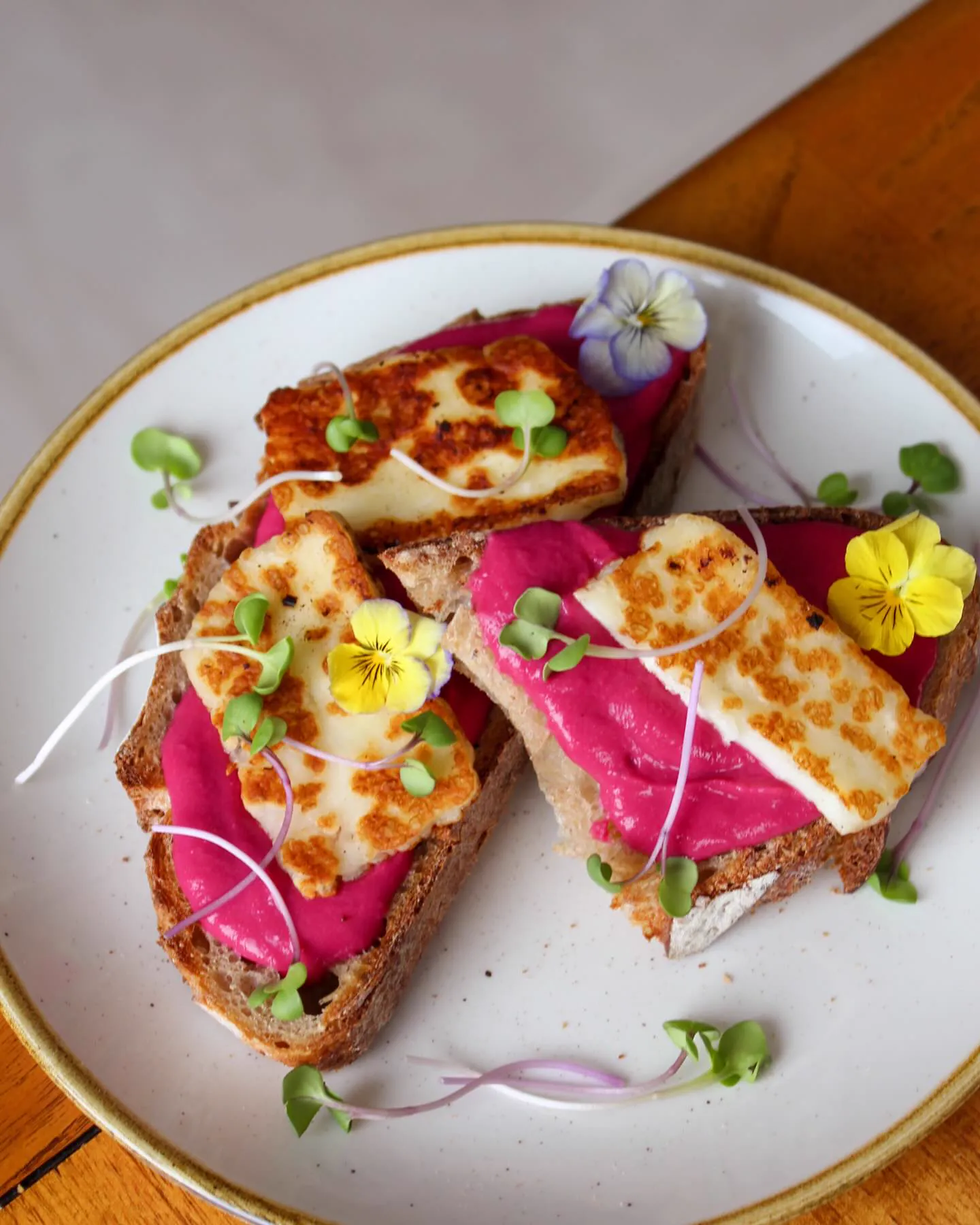 Assiette de tartines colorees